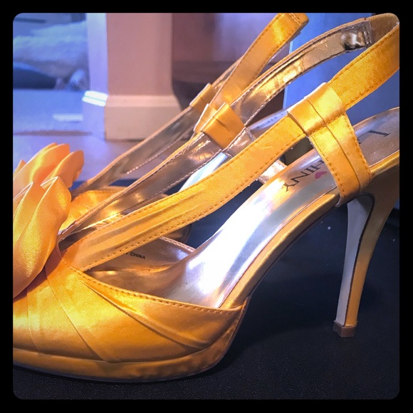 Yellow Heels - Picture 1 of 2